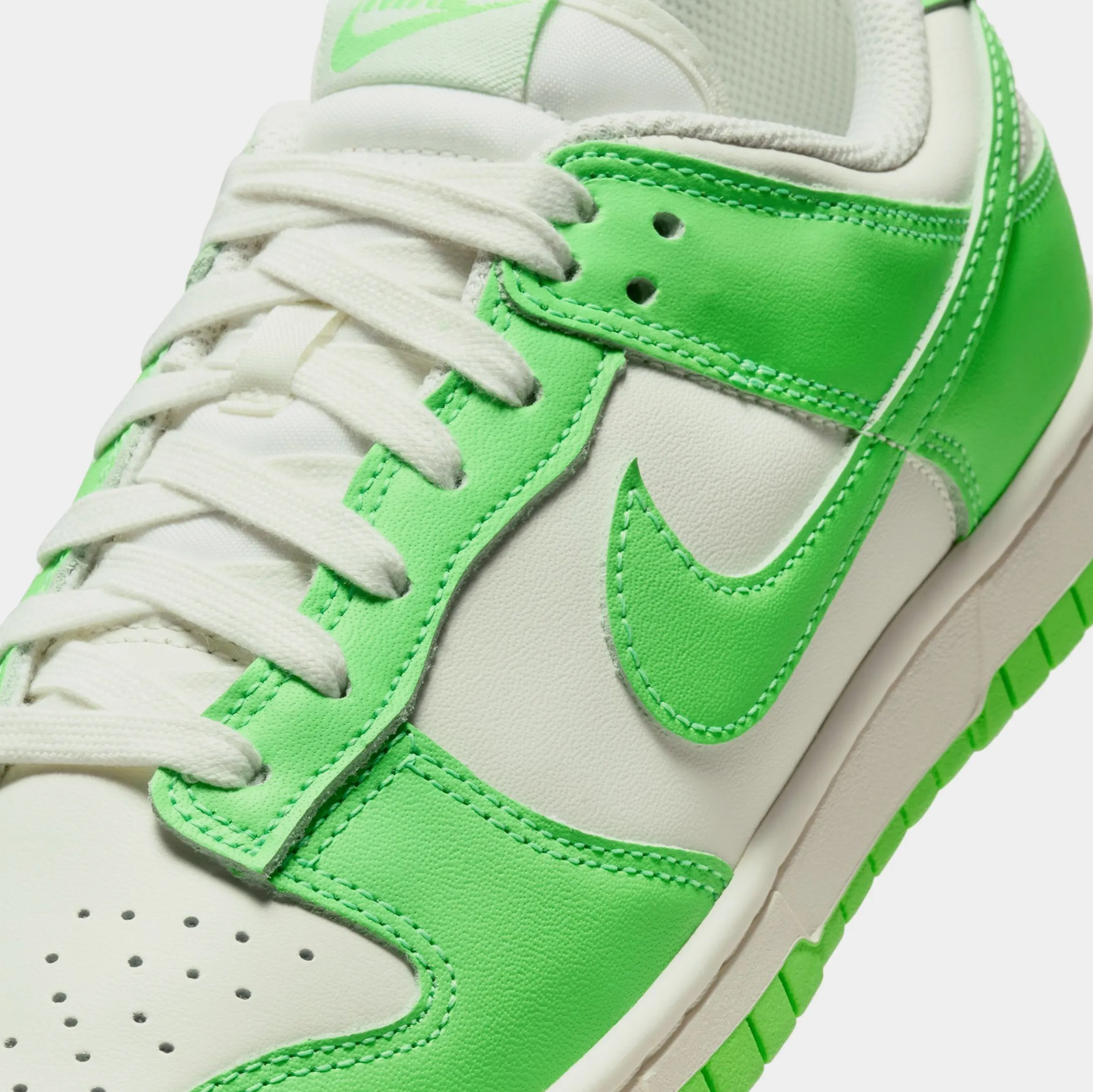 Dunk Low Green Strike Womens Lifestyle Shoes (Green Strike/Sail)