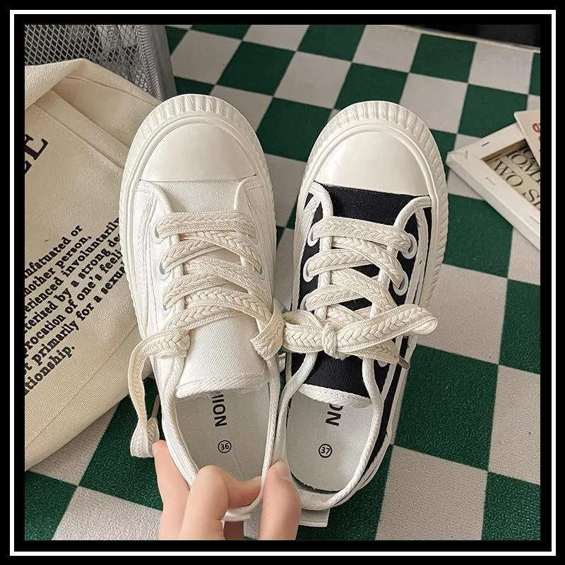 Leisure Canvas Sneakers