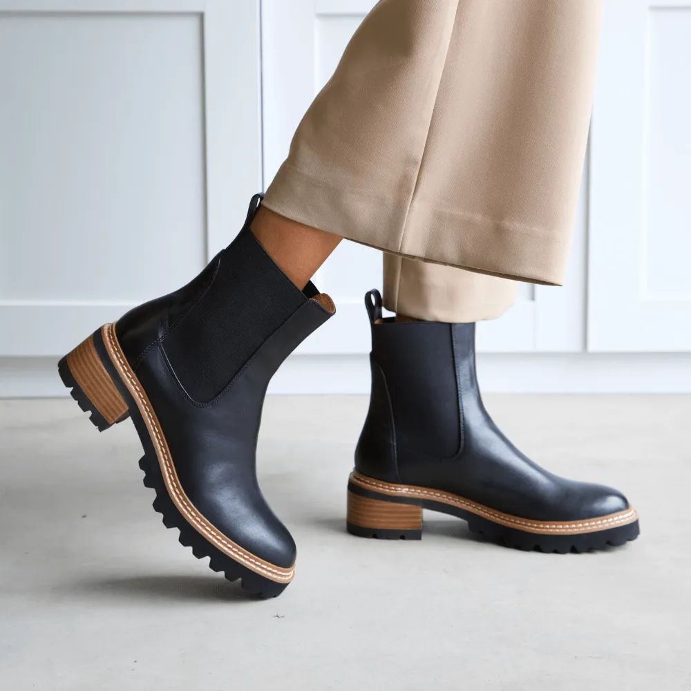 Linear Black Leather Chelsea Boots